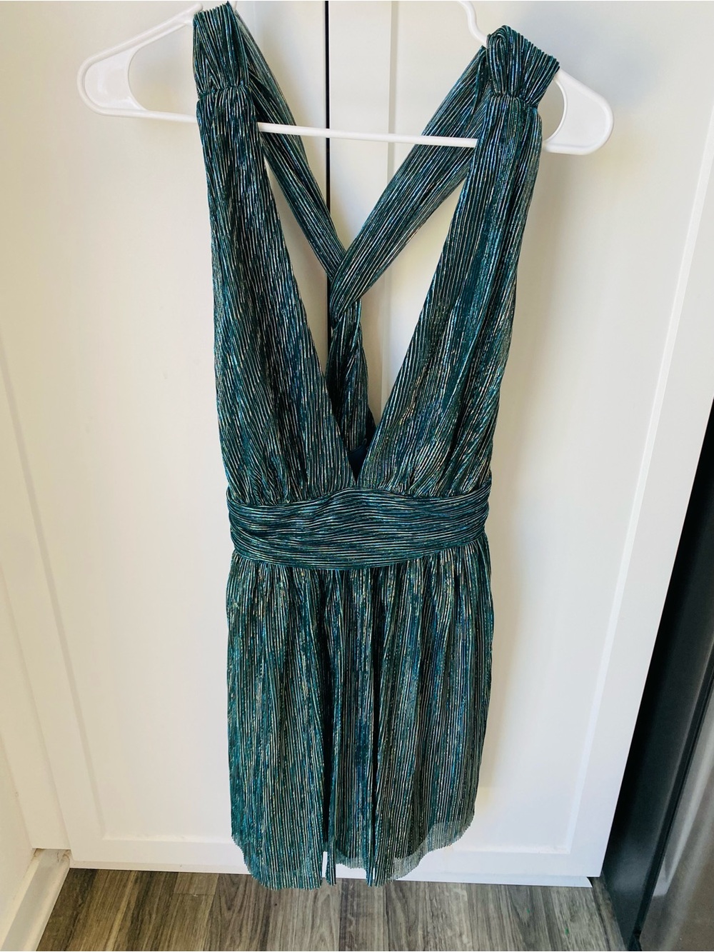 Lulus women’s medium Vegas club dress cutout green metallic new with tag